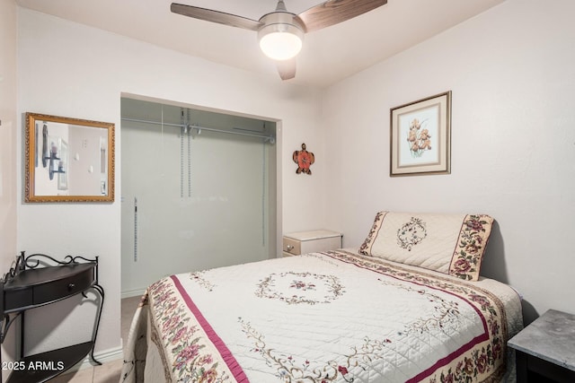 bedroom with baseboards and a ceiling fan