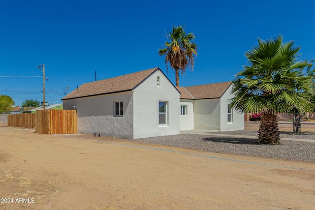 view of front of property