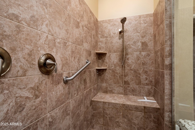 bathroom featuring a tile shower