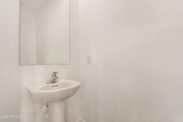 3713 S 54th Ln, Phoenix, AZ 85043 - bathroom featuring a sink