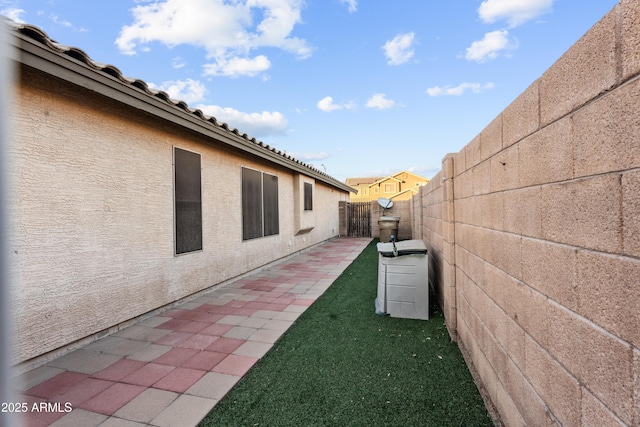 view of yard with a patio area