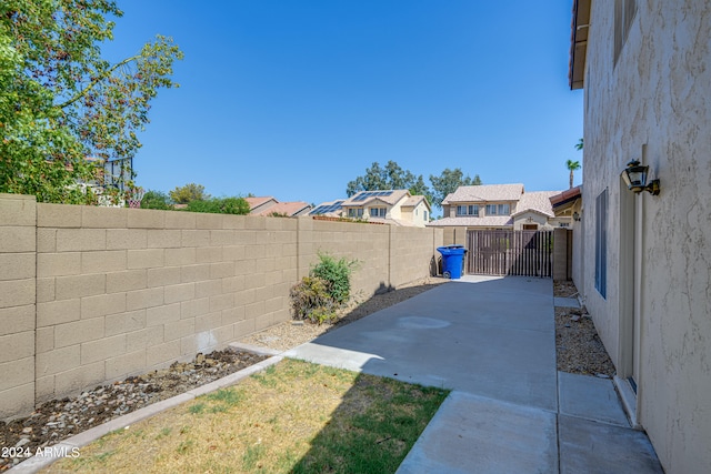 view of yard with a patio area