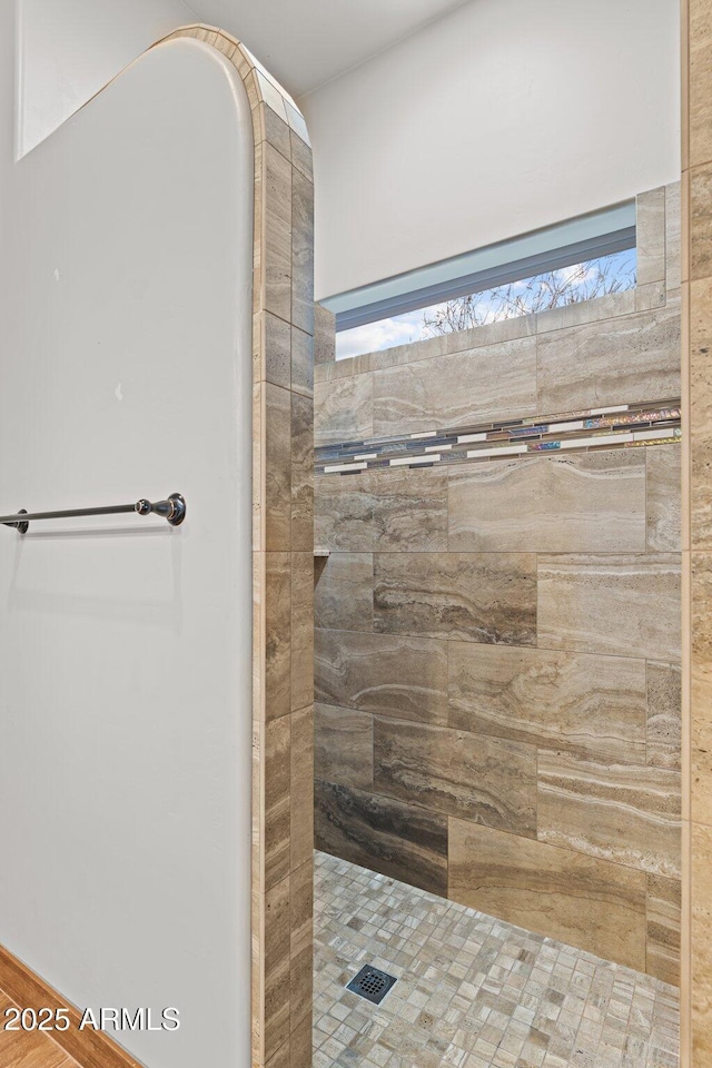 full bathroom featuring tiled shower