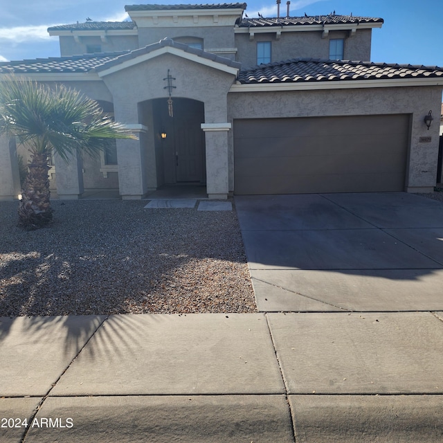 view of front facade with a garage