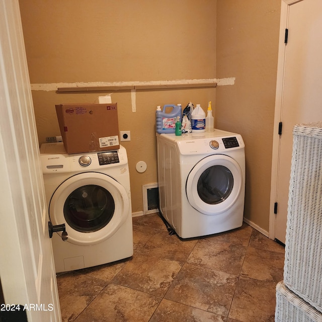 laundry room with electric dryer hookup