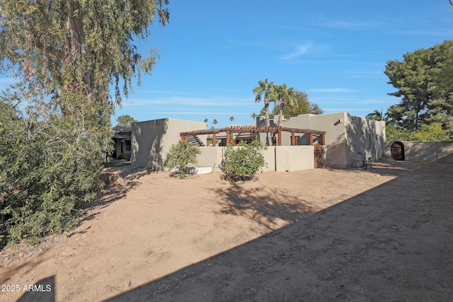 view of yard with a pergola