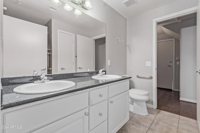 empty room with ceiling fan and hardwood / wood-style floors