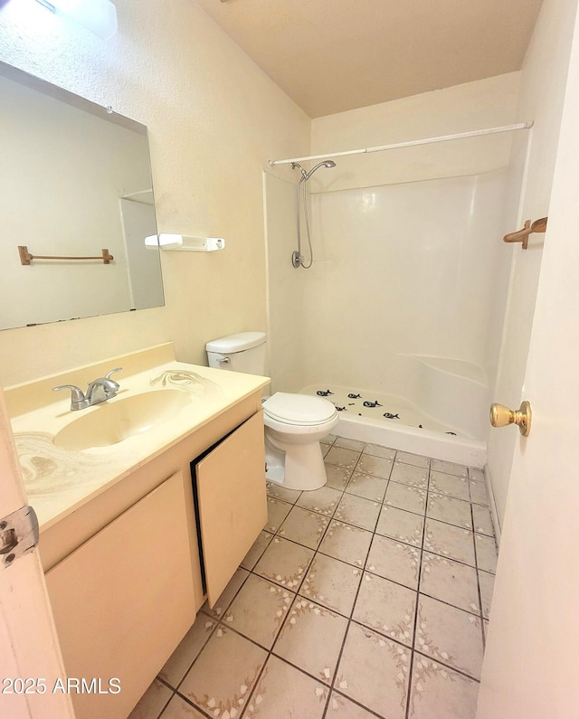 15602 N 55th Ave, Glendale, AZ 85306 - full bath featuring tile patterned flooring, a shower, and vanity
