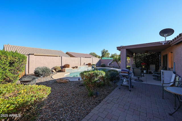 view of patio featuring ceiling fan and a fenced in pool