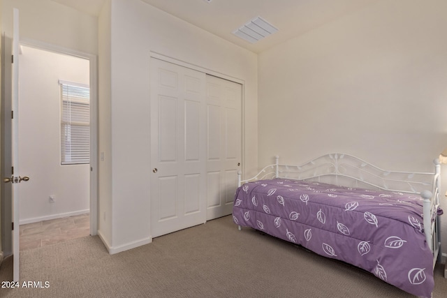 bedroom featuring carpet and a closet