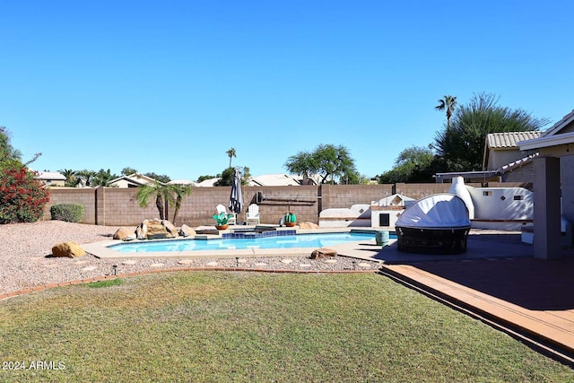 view of swimming pool featuring a lawn