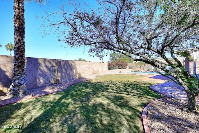 view of yard with a fenced in pool