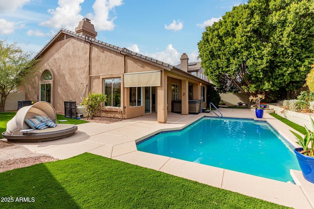 view of pool featuring a jacuzzi and a patio