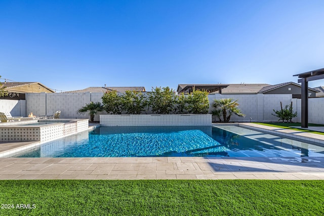 view of swimming pool featuring a jacuzzi