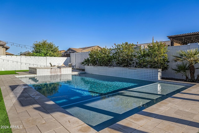 view of swimming pool