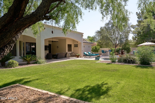 view of yard with a patio, an outdoor living space, a swimming pool, and ceiling fan