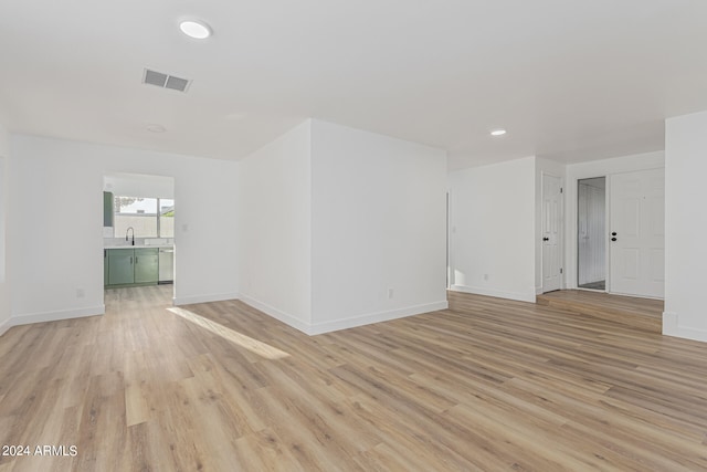 unfurnished room featuring light hardwood / wood-style flooring