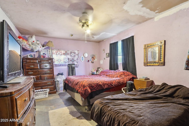 bedroom featuring a ceiling fan