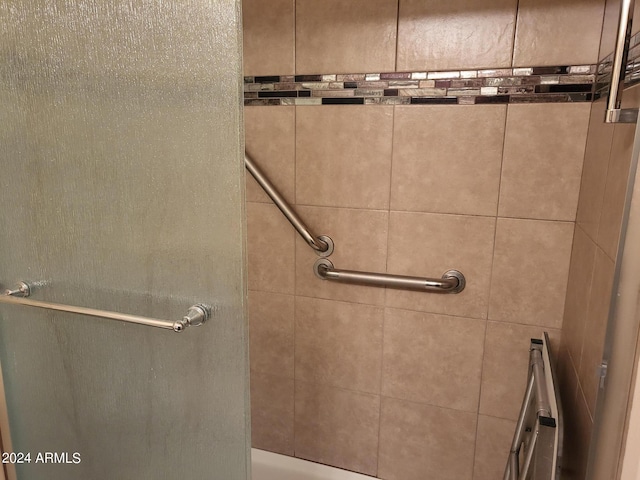 bathroom with a tile shower