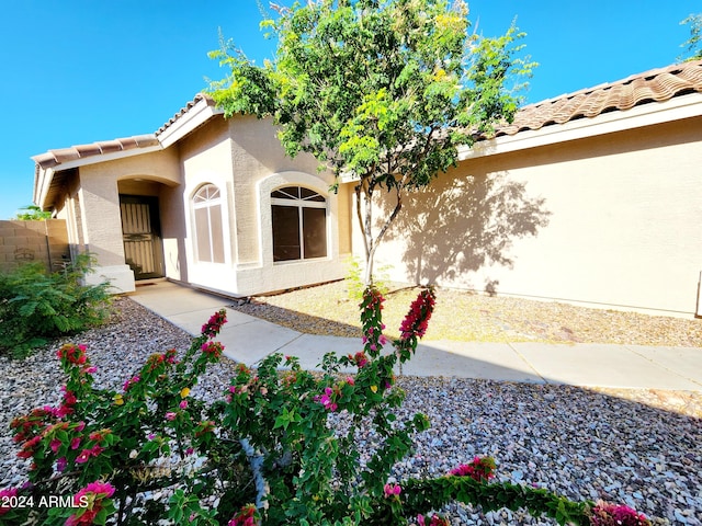 view of front of property featuring a patio