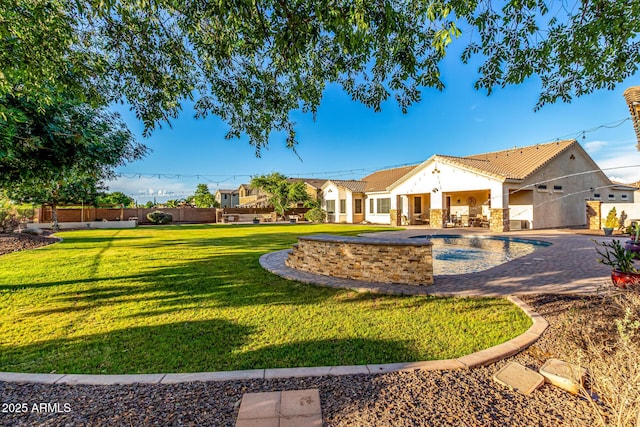 view of yard featuring a patio area
