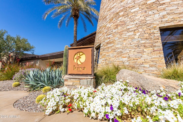 view of community / neighborhood sign