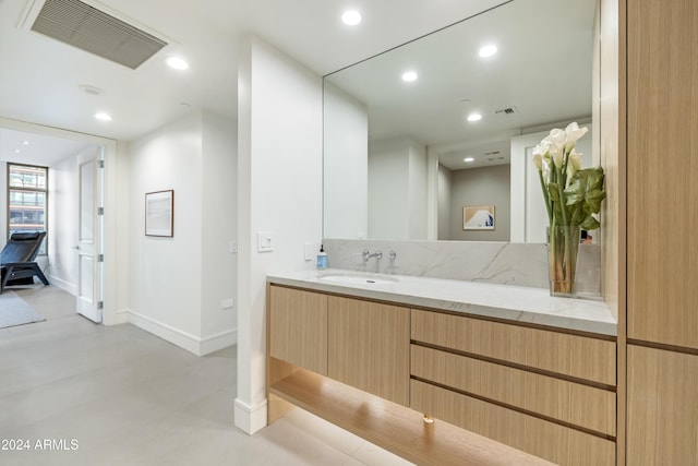 bathroom featuring baseboards, vanity, visible vents, and recessed lighting