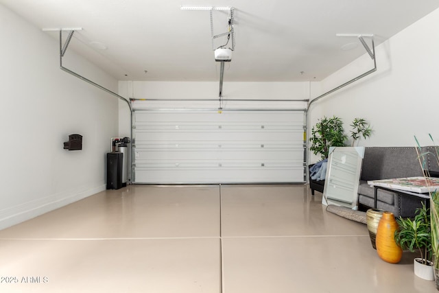 5407 S Tatum Ln, Gilbert, AZ 85298 - garage featuring a garage door opener
