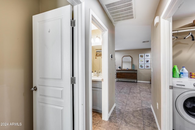 laundry area featuring tile patterned flooring and washer / dryer