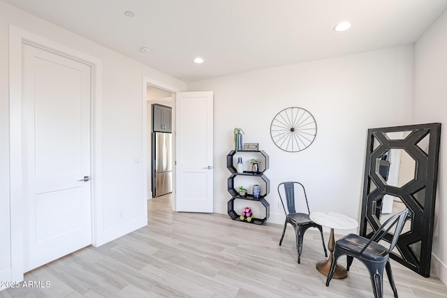 sitting room with recessed lighting, light wood-style flooring, and baseboards