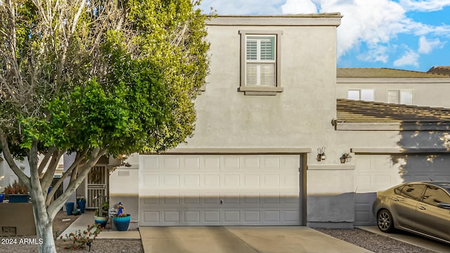 view of front facade featuring a garage