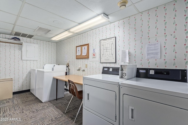 washroom featuring washing machine and clothes dryer