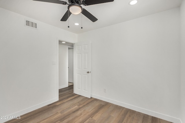 unfurnished room with wood-type flooring and ceiling fan