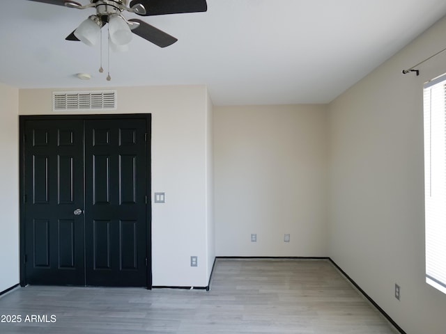 43241 W Kristal Ln, Maricopa, AZ 85138 - unfurnished bedroom featuring light wood-style flooring, a ceiling fan, and a closet