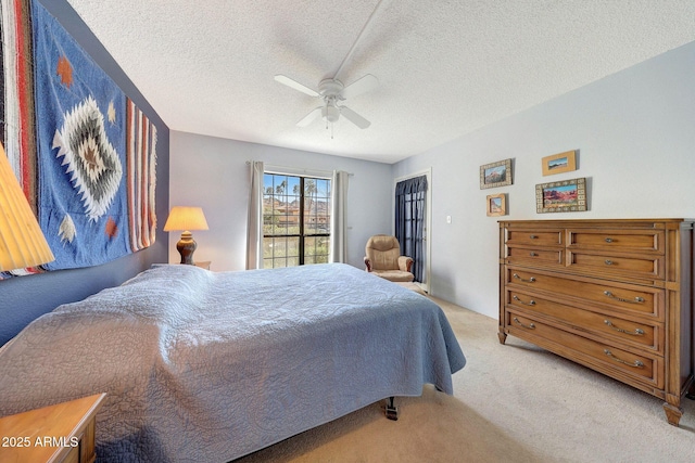 bedroom featuring light carpet, a textured ceiling, and ceiling fan