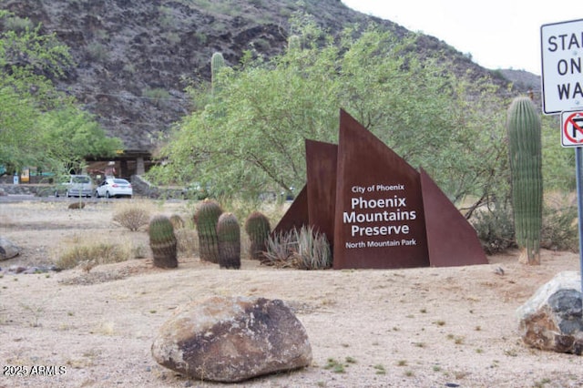 community sign with a mountain view