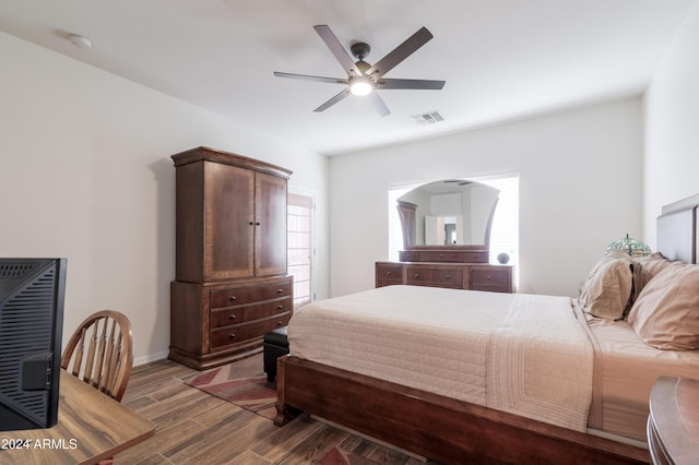 bedroom with ceiling fan