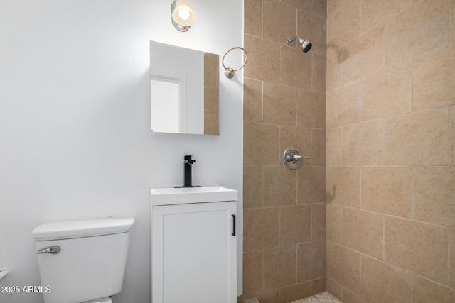 3802 N 48th Dr, Phoenix, AZ 85031 - full bath featuring vanity, toilet, and tiled shower