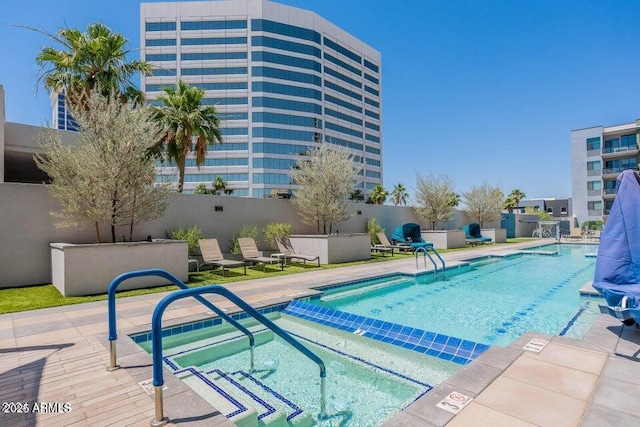 3131 N Central Ave Unit 3009, Phoenix, AZ 85012 - community pool with a patio