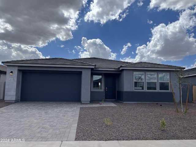 view of front facade featuring a garage