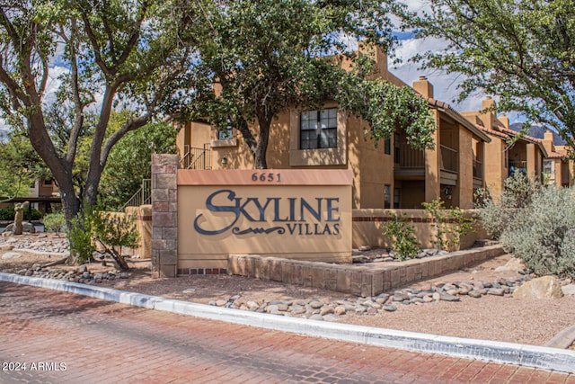 view of community / neighborhood sign