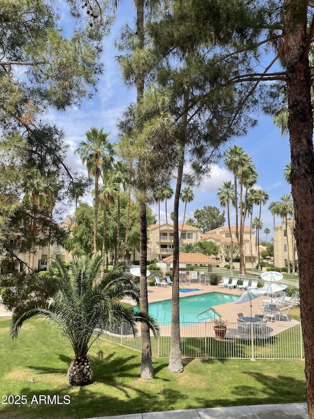 19400 N Westbrook Pkwy Unit 216, Peoria, AZ 85382 - community pool featuring fence and a patio area