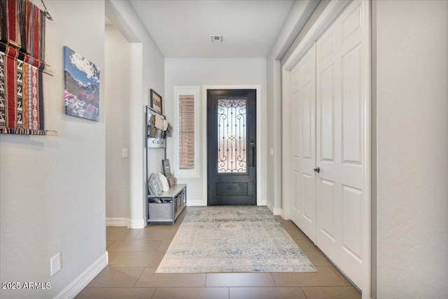 entryway featuring visible vents and baseboards