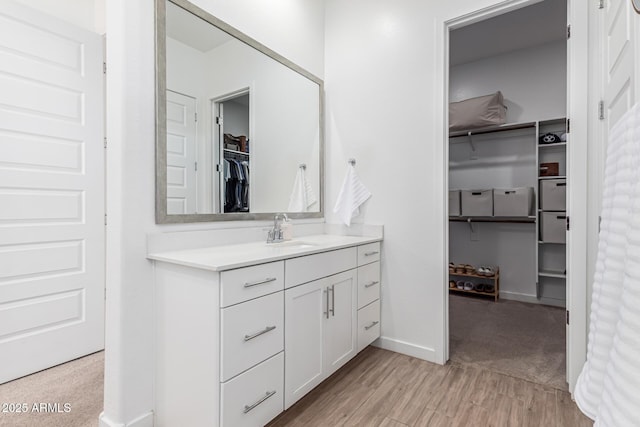 4077 S Quinn Ave, Gilbert, AZ 85297 - full bath featuring vanity, baseboards, wood finished floors, and a spacious closet
