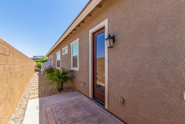 4077 S Quinn Ave, Gilbert, AZ 85297 - view of side of property featuring a patio, stucco siding, and fence