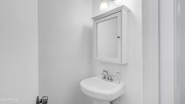 10420 N 10th St Unit 2, Phoenix, AZ 85020 - bathroom featuring a sink