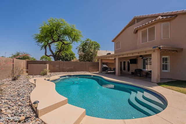 1125 S Larkspur St, Gilbert, AZ 85296 - view of pool featuring a fenced backyard, a patio area, and ceiling fan