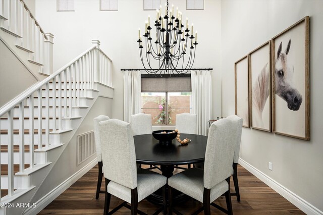 living room with light hardwood / wood-style floors, ornamental molding, and ceiling fan