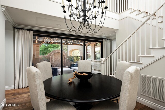 living room with crown molding and light hardwood / wood-style floors