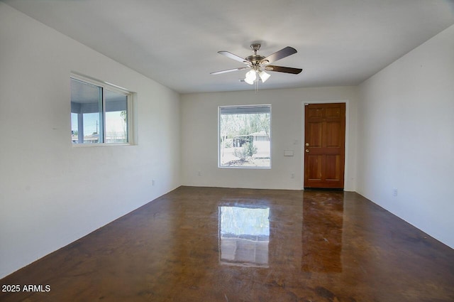 3841 N 21st Ave, Phoenix, AZ 85015 - unfurnished room with ceiling fan